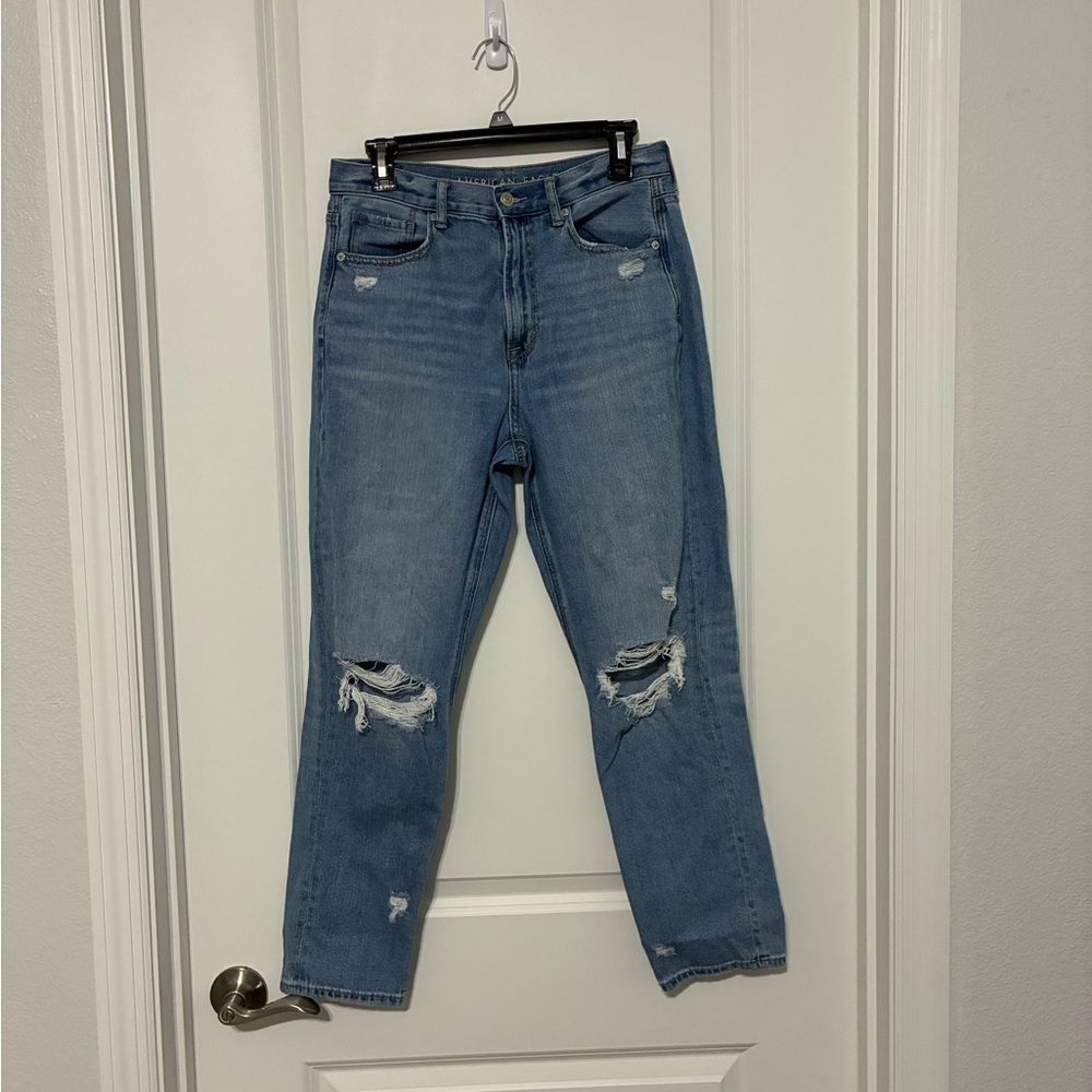 American Eagle Blue Distressed Mom Jean Women’s Size 6 Regular